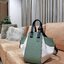 LOEWE HANDLE & SHOULDER BAG GIFT WITH PURCHASE GWP พรีเมี่ยมกิ๊ฟ Limited จาก LOEWE PERFUME DUTYFREE รุ่น Rare items สุดๆวัสดุหนังแท้ Calfskin หนังสวยดีไซน์มีเอกลักษณ์ ใบใหญ่กำลังดี น้ำหนักเบา สามารถปรับได้หลายทรงไม่จำเจ ด้านข้างมีซิปปรับขยายได้ ภายในโล่งก