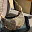 LOUIS VUITTON MONOGRAM LOOP BAG กระเป๋าทรง Loop ที่รังสรรค์ออกมาได้สวย เก๋ และดูดีมากๆ หนังแท้ มีความนิ่มละมุน สัมผัสแล้วคือใช่เลยค่ะ😘 ด้านหน้ามีช่องซิปเล็กให้ใส่ของจุกจิก เปิด-ปิดช่องหลักแบบซิป ภายในสามารถใส่กระเป๋าเงินใบกลางได้;มือถือได้ทุกรุ่น;