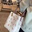 COACH SMALL TOWN BUCKET BAG WITH HEART PETAL PRINT(C7975//C7976)🌺💞กระเป๋าถือ กระเป๋าสะพาย ทรงฮิตยอดนิยมตลอดกาล>>ปริ้นลายดอกไม้รูปหัวใจมินิ น่ารักเกินเบอร์มาก🥰 ไม่ว่าจะออกมาคอลเลคชั่นไหนๆ ก็ครองใจสาวๆไปได้ทุกรุ่น/ วัสดุหนังแคน