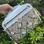 TORY BURCH T MONOGRAM JACQUARD CAMERA BAG การออกแบบที่เรียบง่าย แต่ยังคงความหรูหราเอาไว้ โดดเด่นด้วยลวดลาย T Monogram ซึ่งสามารถบ่งบอกความเป็นตัวตนของแบรนด์ได้อย่างชัดเจน มาพร้อมกับสายสะพายแบบสายสปอร์ต ภายในกว้างขวาง ตอบสนองการใช้งานได้ดี มีหูหิ้วด้านบนสา