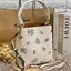 รุ่นฮิต รุ่นขายดี รุ่นที่สาวๆต้องมีค่ะ!! COACH SMALL TOWN BUCKET WITH DANDELION PRINT ((2310)) พร้อมส่งที่ไทยอีกครั้ง ห้ามพลาดค๊าาา😘 กระเป๋าทรงถัง หนังแท้ลายหนังสวยนิ่มอย่างดีค่ะ!