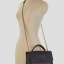 💕GUESS JANELLE CONVERTIBLE CROSSBODY BAG กระเป๋าสะพายข้างรุ่นใหม่ชนช้อปจากGuess สะพายได้ทั้งสายคู่และสายเดี่ยว สายสะพายโซ่ต่อหนังไม่เจ็บบ่า โลโก้ด้านหน้าตัวนูนเด่นชัด วัสดุหนังpu ลาย signature รอบใบ เปิดปิดด้วยกระดุมแม่เหล็กและซิป ภายในมีช่องซิปให