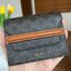 CELINE SHORT WALLET กระเป๋าสตางค์ซีลีนใบสั้น วัสดุ Triomphe Canvas หนังขึ้นลาย Signature Brand สวยอยู่ทรงมีโลโก้ด้านหน้าเปิดปิดด้วยฝาพับคาดเเถบหนังด้านหน้า ภายในมีโลโก้ มีช่องแบ่งหลายช่อง มีช่องใส่บัตรหลายช่อง สามารถช่องใส่เหรียญ บัตร ธนบัตรเเบบพับได้ ไอเ