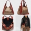 COACH HADLEY HOBO 21 BAG กระเป๋าถือหรือสะพายข้าง เรียบหรู หนังแกะแท้ ลาย signature brand หนังนิ่ม ปรับเปลี่ยนได้ 2 ทรง ปากกระเป๋ามีกระดุมแม่เหล็ก พร้อมตะขอเกี่ยว ภายในกว้าง ใส่ wallet ยาว mini iPad และของใช้ได้จุ พร้อมสายสะพายยาว ถอด ปรับระดับได้ค่ะ Must 