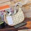 CELINE Vintage Classic Ava bag 1 ใน คอลเลคชั่น “Triomphe Canvas” มาพร้อมสายสะพายไหล่ที่ปรับความยาวได้ และเนื่องจากช่วงล่างของกระเป๋ามีขนาดใหญ่กว่าช่วงบน จึงทำให้ไม่เสียทรงเมื่อเราใส่สิ่งของอย่างกระเป๋าสตางค์หรือโทรศัพท์มือถือ หากดูภาพรวมแล้ว รุ่นนี้ออกแนว