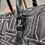 LV KEEPALL 50B SNOW BAG กระเป๋าเดินทางสุดคลาสสิค ประจำฤดูกาล Winter 2022 สไตล์สปอร์ต ทึ่ใครๆก็เฝ้ารอ ไอเท็มที่จะทำให้การเดินทางไม่ธรรมดาอีกต่อไป ด้วยดีเทลความเป็นเอกลักษณ์ เรียบแต่หรู ดีไซน์ลายปักความเป็นเอกลักษณ์ผสาน ลวดลายโมโนแกรมฟลาวเวอร์ ลงบนผ้าไนลอนร