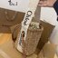 CHLOE small woody basket กระเป๋าสะพายสานทรงตะกร้า ยอดฮิตติดลมของแบรนด์ ด้วยวัสดุสังเคราห์จากธรรมชาติ สานทอเต็มใบออกมาเป็นลวดลายสวยงาม
