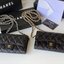หนังแท้ CHANEL WALLET WITCH CHAIN รุ่นยอดนิยมไอเท็มฮิตวัสดุหนังคาเวียร์สวยคลาสสิคเปิดปิดด้วยฝาปิดกระดุมด้านหน้ามีโลโก้แบรนด์อะไหล่ทองสวยหรูดูดีมาพร้อมสายโซ่อะไหล่เงินและทอง ร้อยหนังจะสะพายไหล่ หรือ Crossbody ภาพถ่ายจากงานขายจริงสวยน่าใช้ Chanel mini นาทีน