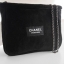 Best Seller! กระเป๋าสะพาย CHANEL PERFUME CROSSBODY BAG ของสมนาคุณจาก เคาเตอร์แบรนด์ดัง CHANEL เปิด/ปิด ด้วยซิบ มาพร้อมสายโซ่ที่ถอดได้ ด้านในซับกันน้ำ ที่จับรูดซิปเก๋ ปั้มแบรนด์ CHANEL ขนกระเป๋านุ่มเวอร์ จุของได้เยอะ ใช้เป็นกระเป๋าใส่เครื่องสำอางค์ ใช้ถือ 