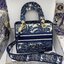 DIOR WOMEN MEDIUM LADY D-LITE BAG VIP GIFT WITH PURCHASE (GWP) พรีเมี่ยมกิ้ฟ Limited Edition จาก DIOR DUTYFREE COUNTER วัสดุหนังแท้ Calfskin หุ้มด้วยผ้า Cannage อีกชั้นและปักลวดลาย 'Dior Palm' กระเป๋า Lady D-Lite ผสมผสานความสง่างามและคลาสสิกที่เ
