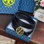 Tory burch Midnight with Tag Logo Monogram Embossed Leather Belt เป็นเข็มขัดที่ตอบโจทย์ของคุณได้อย่างลงตัวทุกสไตล์การแต่งตัว ไม่ว่าจะใส่คู่กับเดรสหรือกางเกงยีนส์ก็ดูดีทีเดียว เพราะหัวเข็มขัดโดดเด่นด้วยดีไซน์ทรงกลมรูป Double T ที่เป็นสัญลักษณ์ประจำแบรนด์ ส
