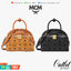 M.C.M Anna Visetos Crossbody Mini กระเป๋าครอสบอดี้ไซส์มินิใบนี้ใช้ประโยชน์จากดีไซน์สุดคลาสสิกของไลน์ Anna ทำให้ได้ผลลัพธ์เป็นแอกเซสซอรี่ร่วมสมัยที่ตรงกับไลฟ์สไตล์ไม่หยุดนิ่ง หนังนุ่ม (Nappa) เพิ่มความโดดเด่นให้ตัวกระเป๋าที่รังสรรค์จากผ้าใบเคลือบผิวล