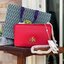 Tory burch description mercer adjustbale shoulder bag เป็น Collection รุ่นท็อปที่สาว ๆ หลายคนถูกใจ ด้วยทรงกระเป๋าคลาสสิกสุดเก๋ ใช้งานแบบไหนก็ดูดี ในลุคช์สาวหวานแบบสะพายสายคู่ หรือ ต้องการความคล่องตัวด้วยการสะพายแบบครอสบอดี้ มีดีไซน์ที่ Practical ต่อการใช้
