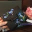 BEST SELLER! CHARLES & KEITH Peforated Wallet กระเป๋าสตางค์ใบสั้นพับ3ตอนรุ่นยอดนิยมวัสดุหนัง Saffiano สีดำประดับลายดอกไม้ Van Goh คลาสสิค ดีไซน์สวยเก๋ไม่ซ้ำใคร ด้านหน้าปั้มโลโก้เปิดปิดด้วยกระดุมเเม่เหล็ก ภายในมีช่องซิปสำหรับใส่เหรียญ หัวซิปปั้มโลโก้ มีช่อ