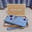 Michael Kors Clutch Bag 2018 New arrival! กระเป๋าคลัชรุ่นใหม่:ขนาดกำลังดี วัสดุลายหนังลาย Saffiano ด้านหน้าประดับโลโก้แบรนด์ อะไหล่ทอง แต่ง pattern งานปัก 3vมิติ สวยโดดเด่น เปิดปิด ด้วยซิป ด้านในมีช่องเล็ก และช่องใส่บัตร พร้อมสายคล้องข้อมือ ใส่กระเป๋าสตาง