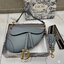 หนังแท้ DIOR SADDLE BAG Cloud Blue Goatskin กระเป๋ารุ่นยอดนิยมตามแบบฉบับแบรนด์ งานทอลายคมชัด ใช้งานได้ 2 แบบ สะพายยาว CROSSBODY และสายสั้นถือได้เก๋ๆ ลุคนี้คูลสุดๆ เลยค่าา ภาพถ่ายจากสินค้าจริง! สวยมาก พร้อมส่งที่ไทยราคาสุดคุ้ม สาวๆ ห้ามพลาดค่ะ!
