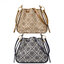 TORY BURCH T MONOGRAM JACQUARD BELL BAG คอลเลคชั่นใหม่ กับกระเป๋าลายโมโนแกรมยอดฮิต ที่มาในรูปทรงดีไซน์สวยเก๋ ชิคๆคูลๆ รับรองว่าไม่มีเกร่อ ตัวกระเป๋าทรงเหลี่ยม รูปเก็บทรงได้ในส่วนของปากกระเป๋า หรือไม่รูด ก็ได้ความสวยไปอีกแบบ วัสดุผ้า jacquard ตัดสลับหนังแท