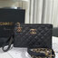 RESTOCK! รุ่นขายดีค่า กระเป๋าคลัทช์&ครอสบอดี้ ทรงหรู จากงาน CHANEL VIP GIFT(GIFT WITH PURCHASE) จากเคาเตอร์ต่างประเทศ จากแบรนด์ CHANEL ลายหนัง CAVIER ของแท้ 100% ด้านหน้าประดับโลโก้แบรนด์สีทอง เปิดปิดด้วยซิป อะไหล่ทอง ด้านในปั้ม MADE IN ITALY ด้านหนึ่งเป็