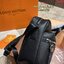 LV Outdoor Messenger Bag Monogram canvas Taiga กระเป๋าสะพายทรงแมสเซ็นเจอร์หนังไทก้า พิมพ์ลายโมโนแกรมช่องหน้า สวยหรูคลาสสิก ขนาดใบกำลังดี ไอเท็มใหม่ที่สามารถใช้ได้ everyday รีบจัดก่อนใครได้เลย!