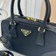 ORI หนังแท้ | Prada Medium Re-Edition 1978 Tote Bag กระเป๋าสะพายใบใหญ่เรียบหรู งานผ้าไนลอนฐานหนัง พร้อมหูจับใช้งานง่าย