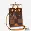 หนังแท้ LOUIS VUITTON MINI TOTE / LV MINI TOTE กระเป๋าทรงโท้ท โดดเด่นด้วยรายละเอียดของคลื่นใน Monogram เหมาะอย่างยิ่งสำหรับสิ่งของจำเป็น เช่น iPad โทรศัพท์ และสมุดโน้ต มีหูหิ้วแบบถอดได้สำหรับสะพายไหล่ ภาพสินค้าถ่ายจากงานขายจริง ใช้งานต่างประเทศได้