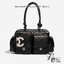 CHANEL Cambon Reporter Handbag ใหม่ล่าสุด กับกระเป๋าสะพายรูปทรงใหม่ มาพร้อมช่องใส่ของหลากหลายมุม แยกสัดส่วนใช้งานง่าย โดดเด่นด้วยโลโก้สีขาวตกแต่งด้านหน้า