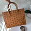 M.C.M Munchen Tote in Visetos Extra-large tote bag in Visetos กระเป๋าโท้ทใบใหญ่ ใส่เอกสารได้ครบครัน สามารถเป็นกระเป๋าเดินทางคู่ใจได้ มาพร้อมกระเป๋าใบเล็กอีกใบ