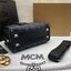 M.C.M ESSENTIAL BOSTON BAG IN VISETOS Small 23 Handbag มาพร้อมสายสปอร์ต กระเป๋าถือ/สะพายข้าง ทรงหมอน สวยโดดเด่น ทรงสวยยอดนิยม มาพร้อมพวงหนังห้อย และสายรัดเก็บหูจับ วัสดุหนังแคนวาสคุณภาพดี เปิด-ปิดด้วยซิป ภายในโล่งกว้าง ใส่ของได้เยอะ กระเป๋าสตางค์ โทรศัพท์