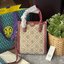 Tory burch t monogram jacquard mini tote ลวดลายT monogram ด้วยโลโก้สุดไอคอนนิคของแบรนด์ โดดเด่นด้วยกราฟฟิคและดีไซน์ ออกมาในหลายรูปแบบหลายคอลเลคชั่น แต่ละคอลเลคชั่นสวยหรูไม่แพ้กัน ทรงมินิโท้ท ขนาดกำลังดี ใช้งานง่าย ก็เป็นอีกหนึ่งรุ่นที่ทันยุคทันสมัยที่สาวๆ