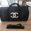 Best Price♡♡ ใช้ได้ทั้งหญิงชาย 💃💃 กับทรง travel & fitness bag กับ Chanel VIP Gift Bag Travel Bag Gym Duffel Weekend จากงานพรีเมี่ยมกิ้ฟแบรนด์หรูอย่าง Chanel ของแท้100% ตัวกระเป๋าเป็นผ้า Oxford หนาอย่างดี สกรีนโลโก้แบรนด์ตัดสี