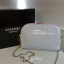 Chanel precision luxury leather clutch with chain จากงานพรีเมี่ยมกิ๊ฟ แบรนด์ดังหนังแก้วมันสวยหรู ด้านหน้า ตกแต่งโลโก้แบรนด์บนเฟอร์สีดำ สายโซ่ยาวสีดำสุดหรู สายถอดเก็บได้ ด้านในบุผ้ามันสีแดง ปั้มแบรนด์แท้ จุของได้เยอะ ใส่มือถือได้ทุกรุ่นไปอีกก จะสะพายหรือถื