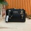 ของแท้ แท้ 100% GUESS CROSSBODY BAG กระเป๋าถือหรือสะพาย ขนาดกำลังดี วัสดุ pu. faux leather หนังนิ่ม นุ่มมาก สวยอยู่ทรง