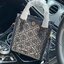 Tory burch t monogram jacquard mini tote ลวดลายT monogram ด้วยโลโก้สุดไอคอนนิคของแบรนด์ โดดเด่นด้วยกราฟฟิคและดีไซน์ ออกมาในหลายรูปแบบหลายคอลเลคชั่น แต่ละคอลเลคชั่นสวยหรูไม่แพ้กัน ทรงมินิโท้ท ขนาดกำลังดี ใช้งานง่าย ก็เป็นอีกหนึ่งรุ่นที่ทันยุคทันสมัยที่สาวๆ