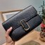 MARC JACOBS THE J MARC SHOULDER BAG คอลเลคชั่นใหม่ล่าสุด สวยฟาดกว่าใคร ใบไหนๆก็ต้องหลีก กับกระเป๋าสะพายไหล่สุดหรู รูปทรงใช้งานง่าย ดีไซน์เรียบ แต่แฝงไปด้วยความผู้ดี ดูแพง