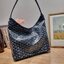 GOYARD BOHEME HOBO BAG / GOYARD HOBO กระเป๋าสะพายทรงโฮโบ ใบใหญ่จุใจ!! มาครบสีขายดี เลิศทุกสี รูปทรงคลาสสิค ดีไซน์เป็นเอกลักษณ์ วัสดุหนังแคนวาสพิมพ์ลายสวยคม ปากกระเป๋ามีซิปเปิด-ปิดกันของหล่นได้ ภายในโล่งกว้างมาก มาพร้อมสายคล้องในตัว ทนทาน สะพายสวยๆได้ทุกวั