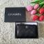 รุ่นที่ใครหลายคนรอคอย ❤️💚 CHANE VIP GIFT PURSE BAG กระเป๋าคล้องมือทรงมินิ จากงาน VIP GIFT แบรนด์ดังอย่าง CHANEL วัสดุหนัง PREMIUM PU สุดหรูเปิดปิดด้วยที่จับซิป LOGO อะไหล่เงิน ประดับโลโก้ ด้านในมีช่องใส่บัตรได้อีก3ช่อง มาพร้อมที่ใส่พวงกุญแจ