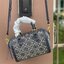 small: Tory burch T Monograme Jacquaed Mini Duffle Bag เป็นทรงกระเป๋าที่มีความฮอตฮิตตลอดกาล ด้วยรูปทรงคลาสสิคและเหมาะใช้งานเข้ากับทุกสถานการณ์ ไม่ว่าจะเป็นกระเป๋าสะพายไหล่ เพิ่มความคล่องตัวและเข้าได้กับทุกลุค ไม่ว่าจะเป็นวันสบายๆ หรือวันที่ต้องออกไปทำกิจก