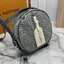 LV Boite Chapeau Denim Monogram / LV Round Denim Bag กระเป๋าทรงกลมเดนิมสไตล์วินเทจ โดดเด่นด้วยรูปทรงอันเป็นเอกลักษณ์และรายละเอียดแบบคลาสสิก ปั้มนูนโลโก้ลายโมโนแกรม เดนิมสีซีดสวยคลาสสิกสุดไอคอนิก