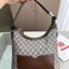 GUCCI GG Supreme Monogram Linea A Hobo Brown กระเป๋าทรงโฮโบวินเทจใบใหญ่ จุของได้เยอะ ลายโมโนแกรมคมชัด ตกแต่งกระเป๋าด้านหลังเพิ่มกิมมิกสวยน่าสนใจ เป็นอีกใบที่เรียบหรูดูแพง