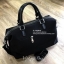 PRADA NYLON TRAVEL BAG GIFT WITH PURCHASE GWP Limited edition พรีเมี่ยมกิ้ฟจากเคาน์เตอร์แบรนด์ต่างประเทศวัสดุ Nylon เนื้อหนาคุณภาพดีตามแบบฉบับแบรนด์ ด้านหน้าประดับโลโก้หรู ด้านข้างมีสายรัดแบบเข็มขัดปรับได้2ทรง ด้านหลังมีช่องซิป หูจับหนังแข็งแรงพับลงได้ พร