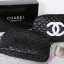 Chanel Quilted Leather Crossbody Bag with gift box สินค้าเป็นของแท้ ใหม่จากเค้าเตอร์เครื่องสำอาง/น้ำหอมแบรนด์ กระเป๋าแบรนด์ Chanel VIP Gift Bag ทำจากหนัง หัวซิปปั้มโลโก้แบรนด์ มาพร้อมสายยาว สายโซ่อะไหล่ทองยาว Crossbody สายถอดเก็บได้ ด้านในบุผ้า ปั้มแบรนด์