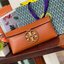 Tory burch Miller Metal clutch กระเป๋าคลัทช์ดีไซน์เรียบหรูออกแบบมาได้อย่างลงตัว ด้วยรูปทรงที่สวยงามและทันสมัย จากแบรนด์ Tory Burch ขนาดกำลังดี สามารถใส่กระเป๋าสตางค์หรือเครื่องสำอางค์ได้ตามขนาดกระเป๋า ในเรื่องของดีไซน์และอะไหล่สีทองดูแมทช์กันดีกับกระเป๋า 