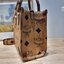 M.C.M Munchen Tote in Maxi Visetos with nappa leather trim กระเป๋าโท้ทไซส์เล็ก ขนาดกำลังสวย พกพาง่าย ดีไซน์ใหม่ล่าสุด โดดเด่นด้วยโลโก้ที่มีขนาดใหญ่ขึ้น 💖เกรดออริ 1:1 สลับแท้