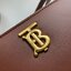 BURBERRY LEATHER SHOULDER BAG VIP GIFT WITH PURCHASE (GWP) พรีเมี่ยมกิ้ฟ Limited Edition ทรงยอดฮิตแห่งปี วัสดุหนังแท้ สวยหรูอยู่ทรงเปิดปิดด้วยซิปยาว(คล้องรางซิปคู่เพื่อเปิดปิด) อะไหล่ทอง ภายในโล่งมีช่องหลัก และช่องใส่บัตรแยกเป็นสัดส่วน สามารถใส่มือถือของใ