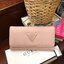 GUESS FACTORY WOMEN'S LONG WALLET กระเป๋าสตางค์ทรงยาวแบบสามพับ วัสดุหนังลายsaffiano เปิดปิดด้วยกระดุมสะดวกใช้ ภายในมีทั้งช่องซิปใส่เหรียญ ช่องใส่ธนบัตรและช่องใส่บัตรหลายช่องและช่องใส่รูปแยกเป็นสัดส่วน ด้านหน้ามีโลโก้แบรนด์ทรงสามเหลี่ยม ด้านหลังมี1ช่อ