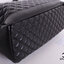 Chanel Quilted Tote Bag with Chain รุ่นหนังตาราง สินค้า Premium gift รุ่น Limited edition จากเค้าเตอร์แบรนด์ต่างประเทศ แท้ 100% วัสดุหนังลายตาราง คุณภาพดี ทรง Tote ใบใหญ่สวยน่าใช้ รุ่นนี้เปิดปิดด้วยกระดุม ด้านหน้าเย็บโลโก้หนัง CC สวยตามแบบฉบับแบรนด์ ซับใน