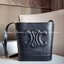 VIP 】CELINE BUCKET BAG CUIR TRIOMPHE คอลเลคชั่นใหม่ ฮิตข้ามปี กับกระเป๋าสะพายทรงถัง ใช้งานง่ายที่สุด สายสะพายในตัว ปรับใช้ได้เลย วัสดุหนังวัว เรียบหรู ผู้ดีไปอีก โดดเด่นด้วยโลโก้เอกลักษณ์ มีกระดุมปิดที่ปากกระเป๋า ภายในโล่งกว้าง ใส่ของแบบจุๆไปเลย เป็นรุ่นท
