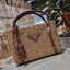 PRADA CORN HUSK AND LEATHER TOTE ธรรมชาติเป็นหนึ่ง!! กับอีกไอเท็มรักษ์โลก ด้วยดีไซน์ล้ำทันสมัย ผสานกับวัสดุจากธรรมชาติ ออกมาเป็นลายสานที่สวยหรู ไม่กระด้าง กระเป๋าทรงโท้ท ขนาดกำลังสวย มาพร้อมหูจับในตัว มีซิปรูปเปิด-ปิดที่ปากกระเป๋า ภายในโล่งกว้าง ใส่ของได้