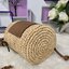 Loewe Bucket Bag / Loewe raffia and hemp bucket bag วัสดุ Textile Canvas & CalfSkin เป็นการนำวัสดุธรรมชาติมาสังเคราะห์หรือทอจนเป็นเนื้อเดียวกันคล้ายงานสาน มีความวินเทจในตัว น้ำหนักเบา ดูแลรักษาง่าย เหมาะกับยุคสมัยที่เข้ากับธรรมชาติและต้องการความคล่องตัว เ
