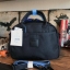 Anello 2Way mini boston Bag คอลเลคชั่นสีทูโทนสดใสต้อนรับลมร้อน กับกระเป๋าถือหรือสะพายข้าง วัสดุผ้าแคนวาสตัดสีทูโทน ที่หูจับมีตัวล้อคสาย มีฐานกว้างตั้งอยู่ทรง เหมาะกับการใช้งานที่สะดวกสบาย มีช่องใช้งานทั้งภายในและภายนอก ใส่ได้ทั้งกระเป๋าสตางค์ทรงยาว มินิไอ